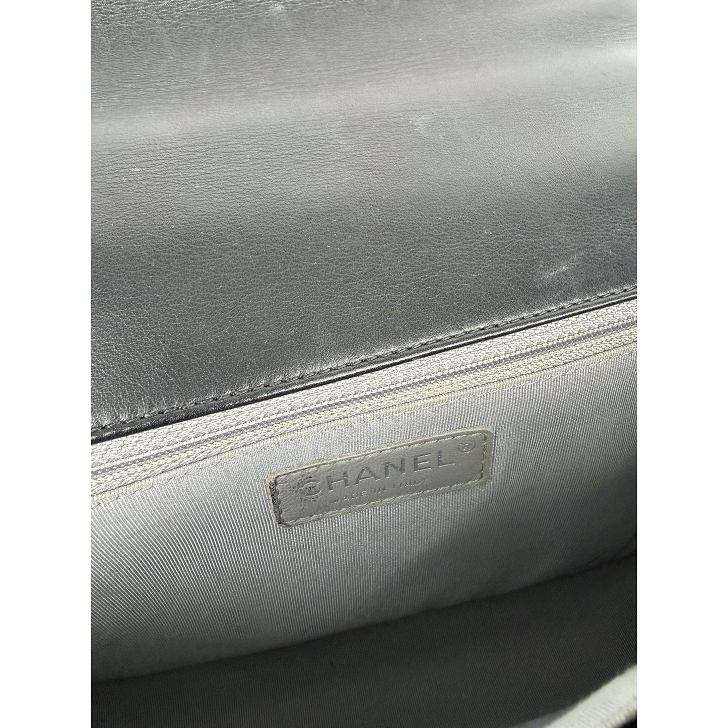 Chanel Boy Shoulder Medium Bag in Black Quilted Leather 2014-2015 B4