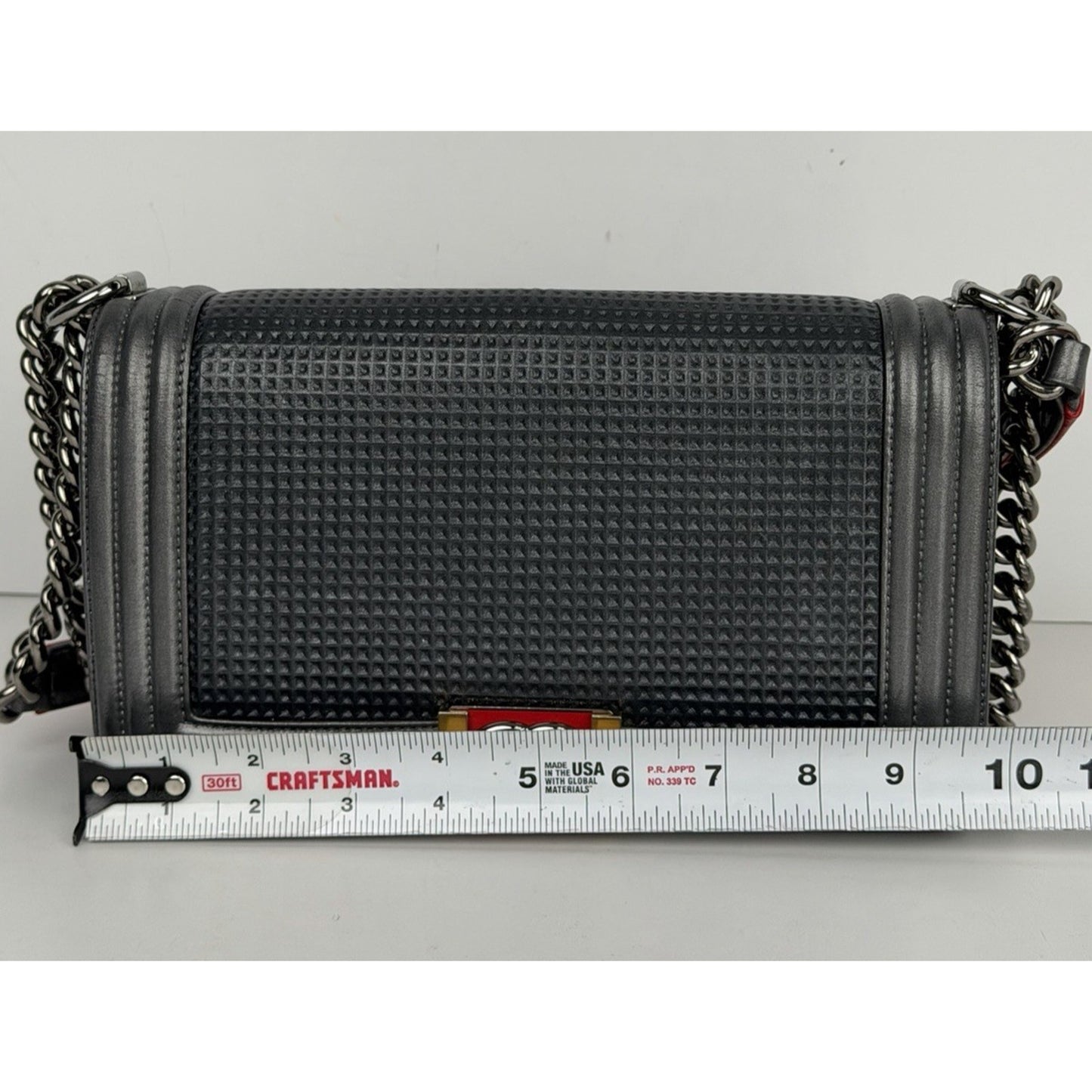 Chanel Medium Boy Flap Shoulder Bag in Grey Cube Embossed Leather 2013-2014 S