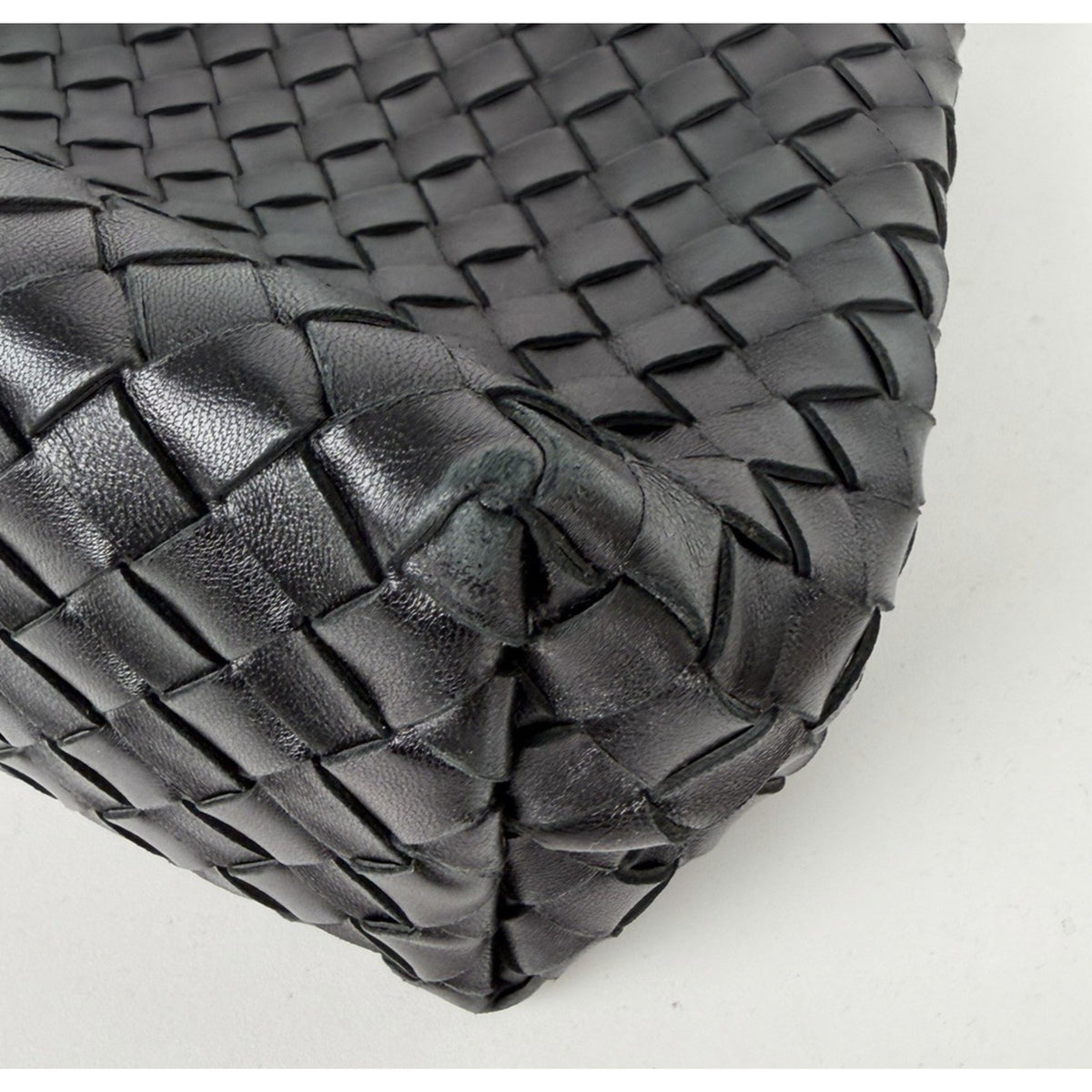 Bottega Veneta Andiamo Woven Leather Top-Handle Medium Bag in Black D5