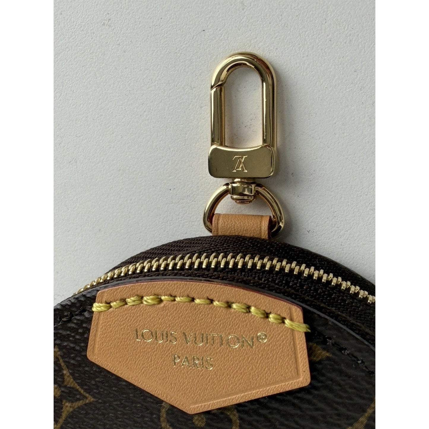 Louis Vuitton Eyeshadow Pouch with 2 Brushes in Brown Monogram Canvas K1