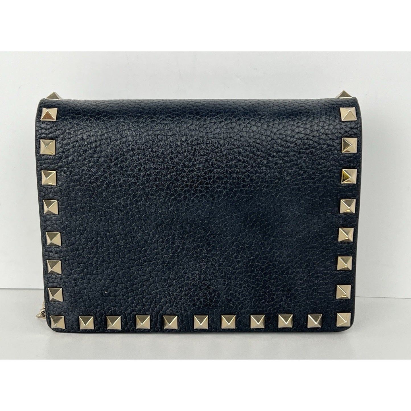 VALENTINO GARAVANI Pebbled Calfskin Rockstud Envelope Wallet on Chain Black