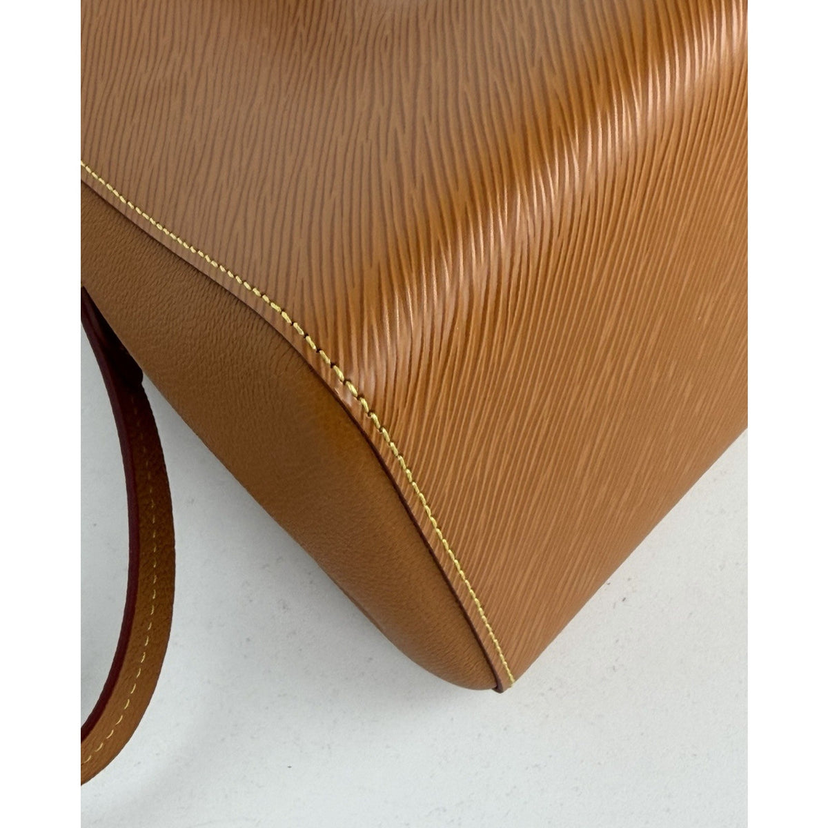 Louis Vuitton Marelle MM Tote Shoulder Handbag in Honey-Gold Epi Leather NFC D4