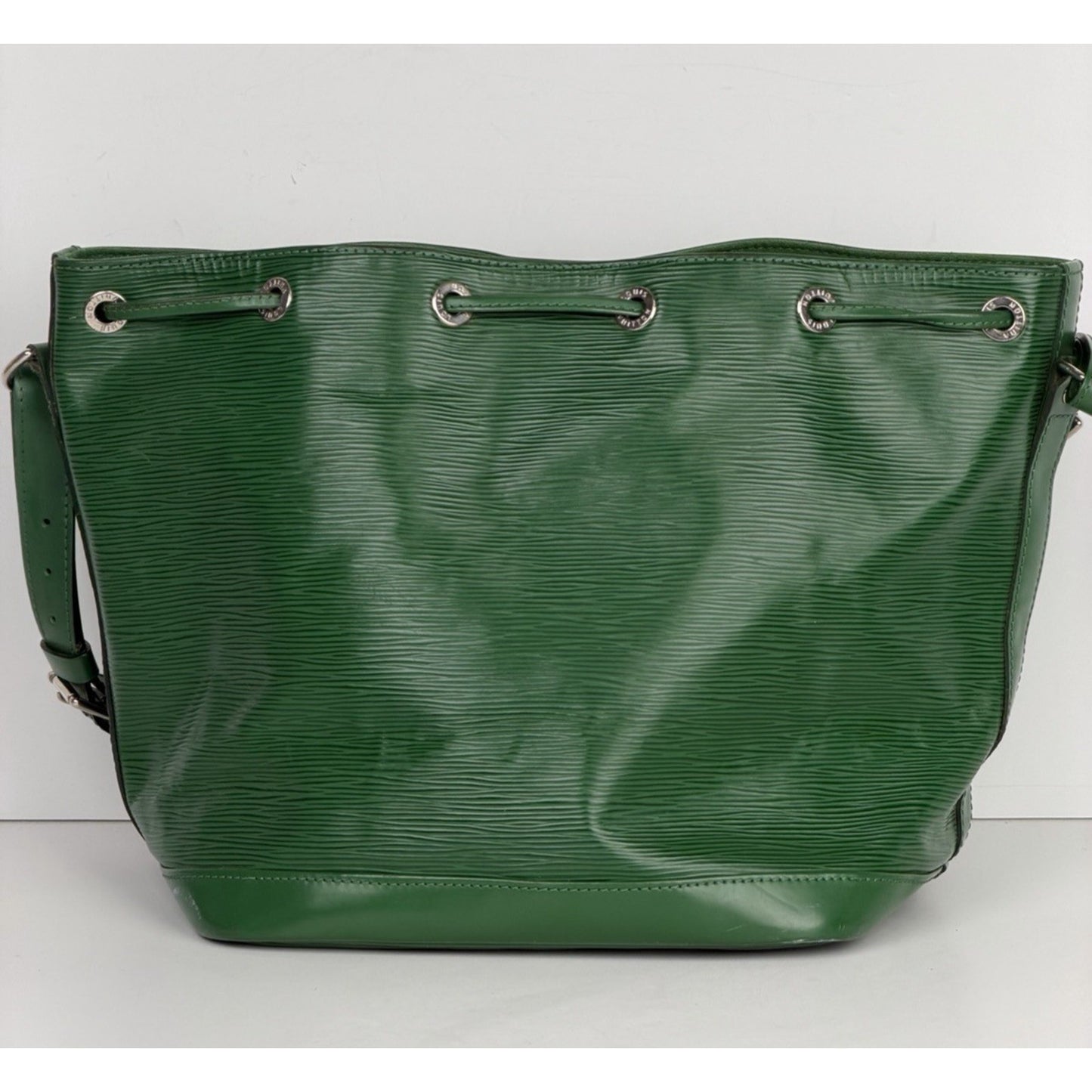 Louis Vuitton NeoNoe Shoulder Bag MM in Green Epi Leather 2013 S