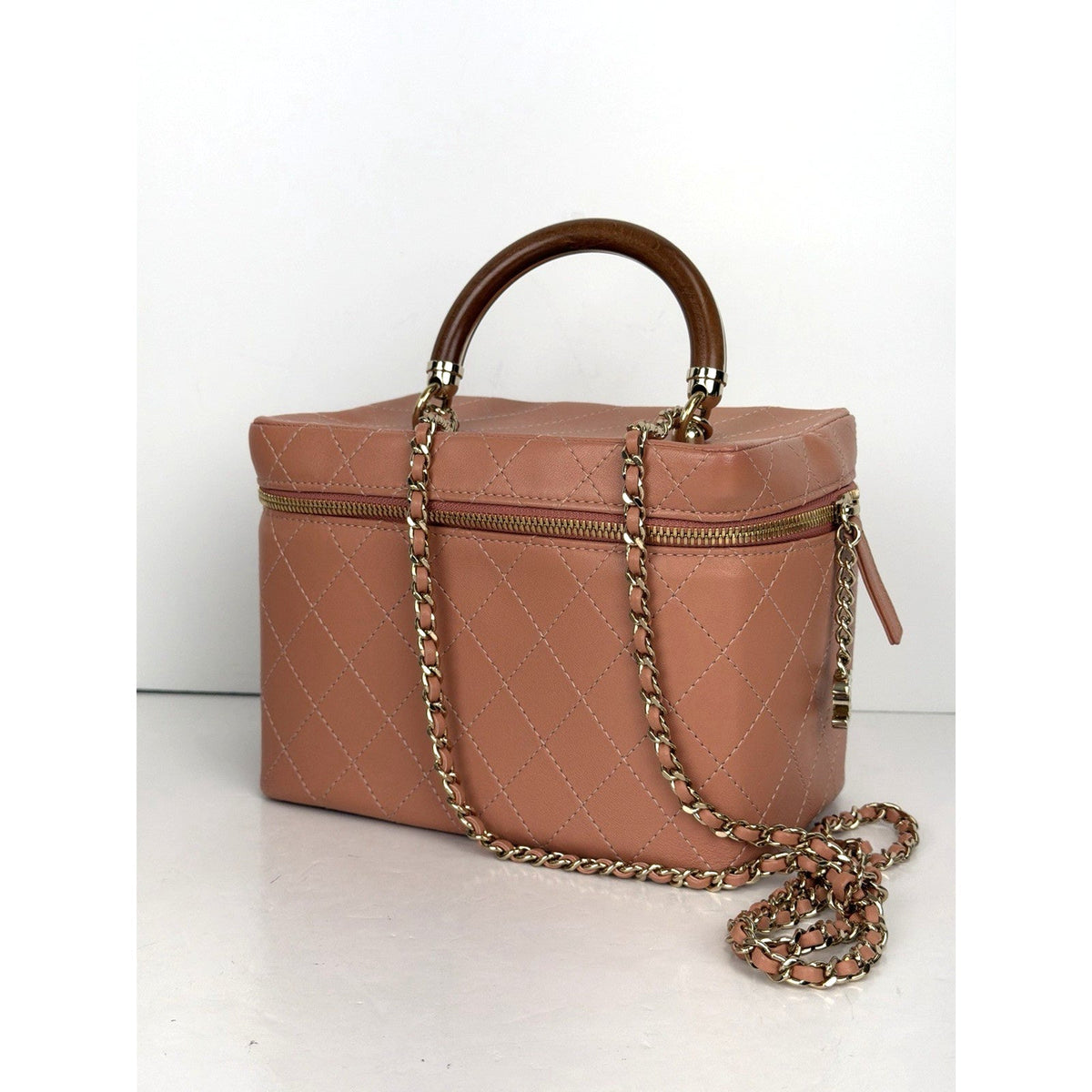 Chanel Knock On Wood Vanity Case Crossbody Bag in Coral Leather 2018-2019 C5