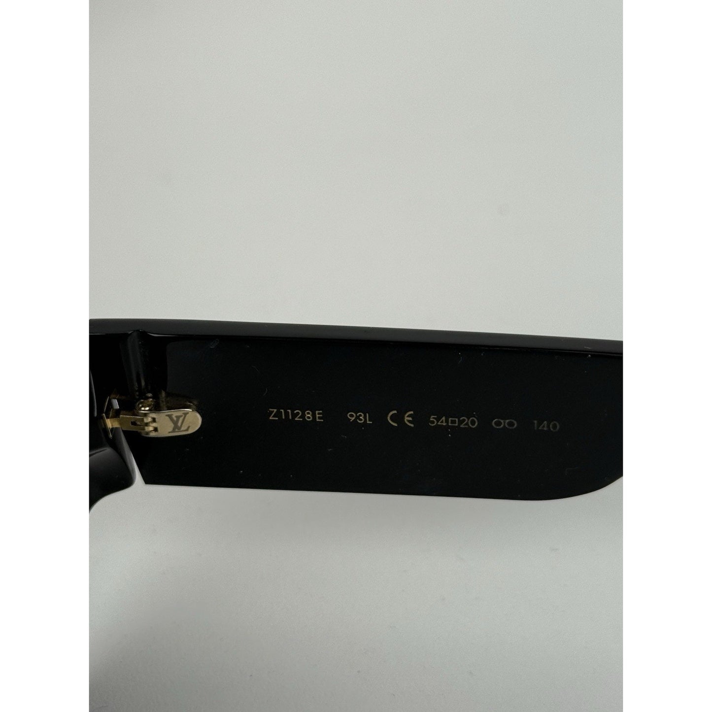Louis Vuitton Round Sunglasses Black Lenses Z1128E 93L