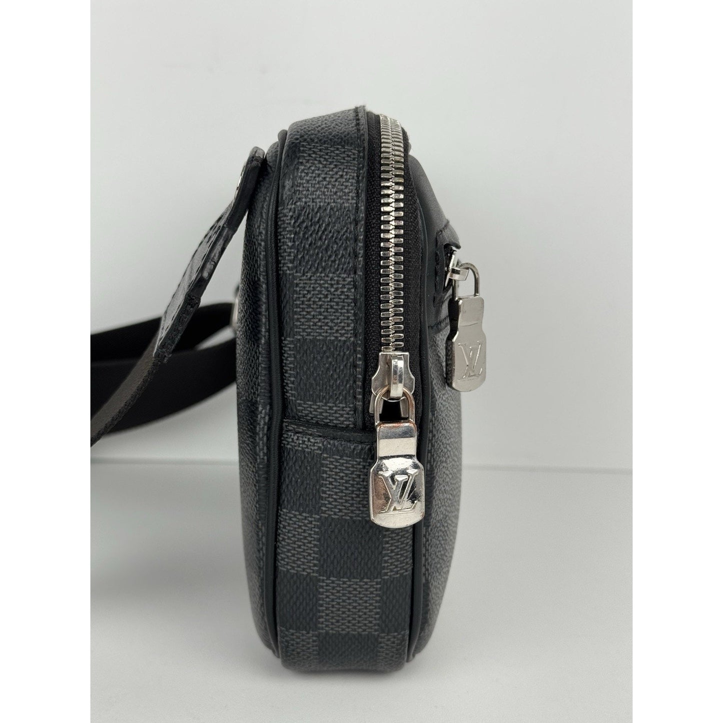 Louis Vuitton Damier Graphite Scott Messenger Bag Black with Silver Hardware C-1