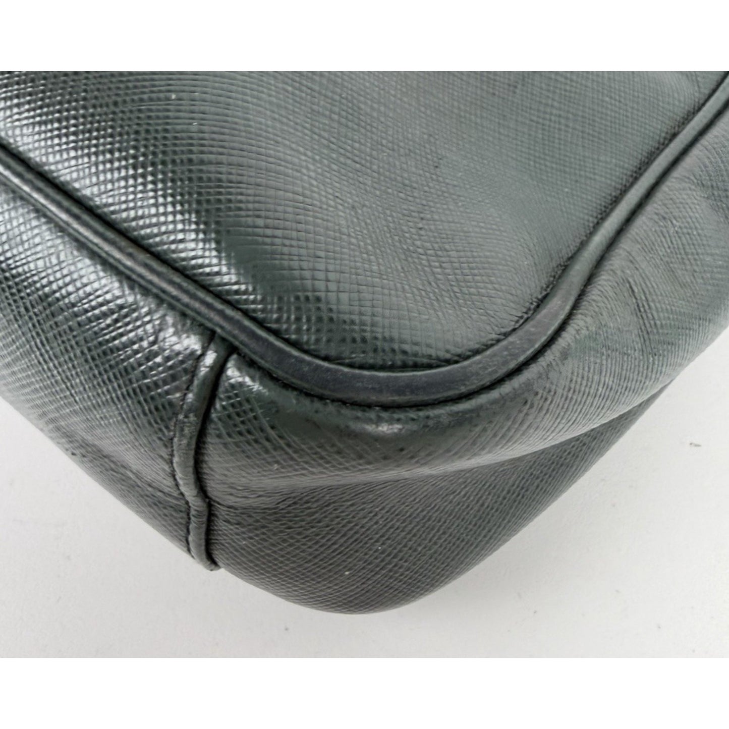 Prada Re-Edition 2005 Saffiano Leather Shoulder Bag in Emerald Green S10