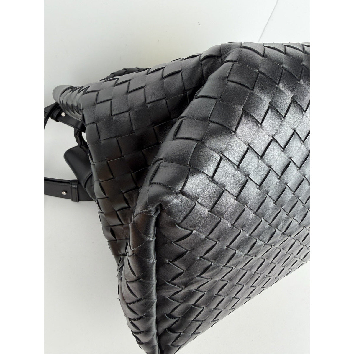 Bottega Veneta Andiamo Voyager Bag Unisex in Black Intrecciato Leather NFC C-3