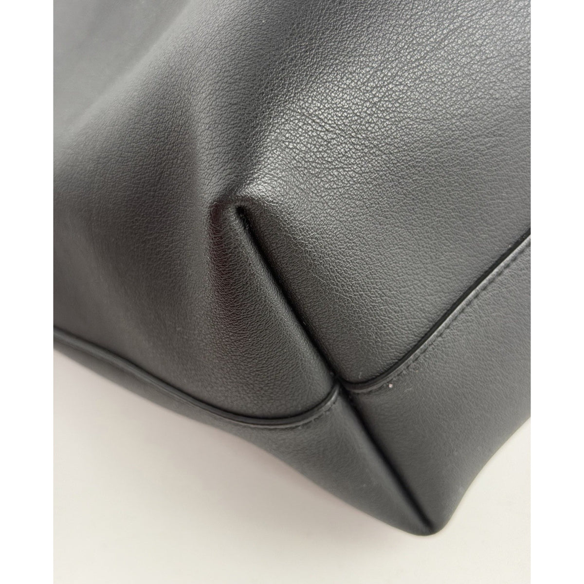 Saint Laurent E/W Shopping Tote Shoulder Bag in Black Leather With Pouch S-07