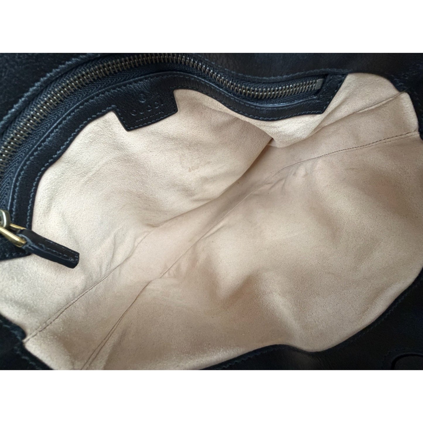 Gucci Diana Medium Shoulder Bag in Black Leather with Bamboo Top Handle S