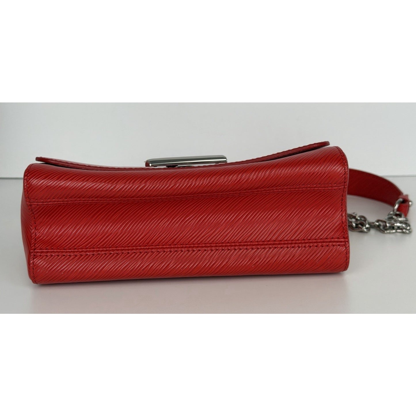 Louis Vuitton Coquelicot Epi Leather Twist MM Shoulder Bag (2019) B4