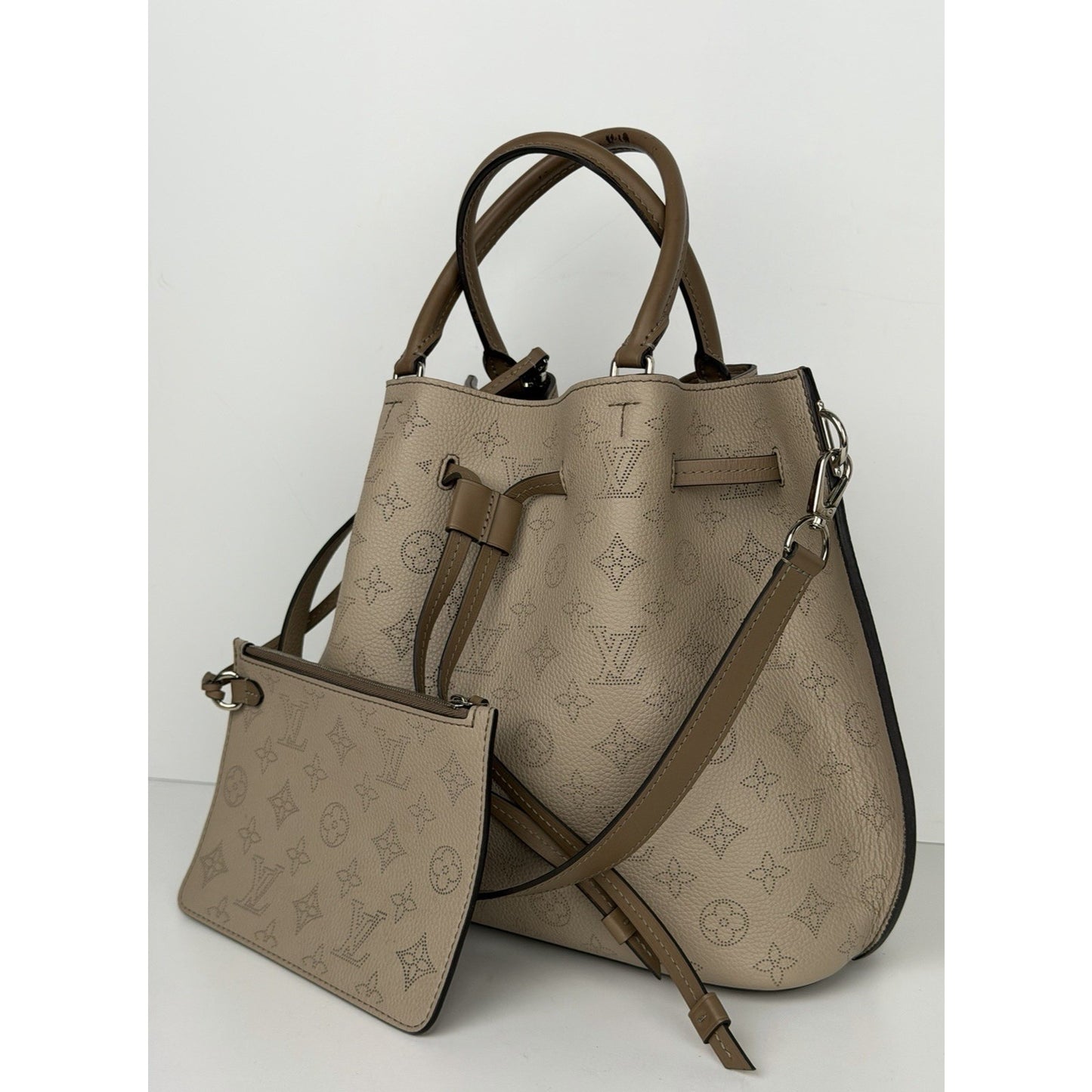 Louis Vuitton Girolata Handbag in Galet Mahina Leather with Pouch 2017 C2