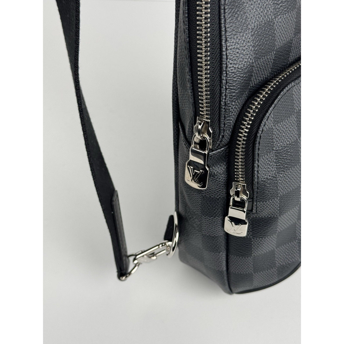 Louis Vuitton Avenue Sling Bag Damier Graphite Canvas D-2