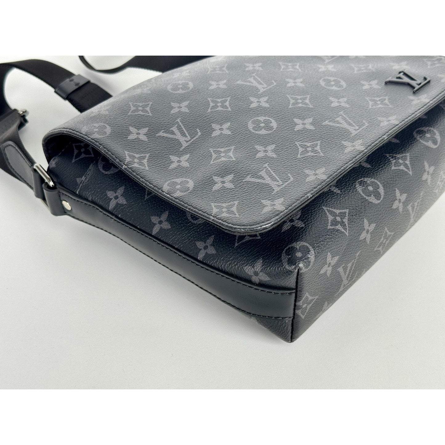 Louis Vuitton District PM Messenger Bag in Monogram Eclipse Canvas D-3