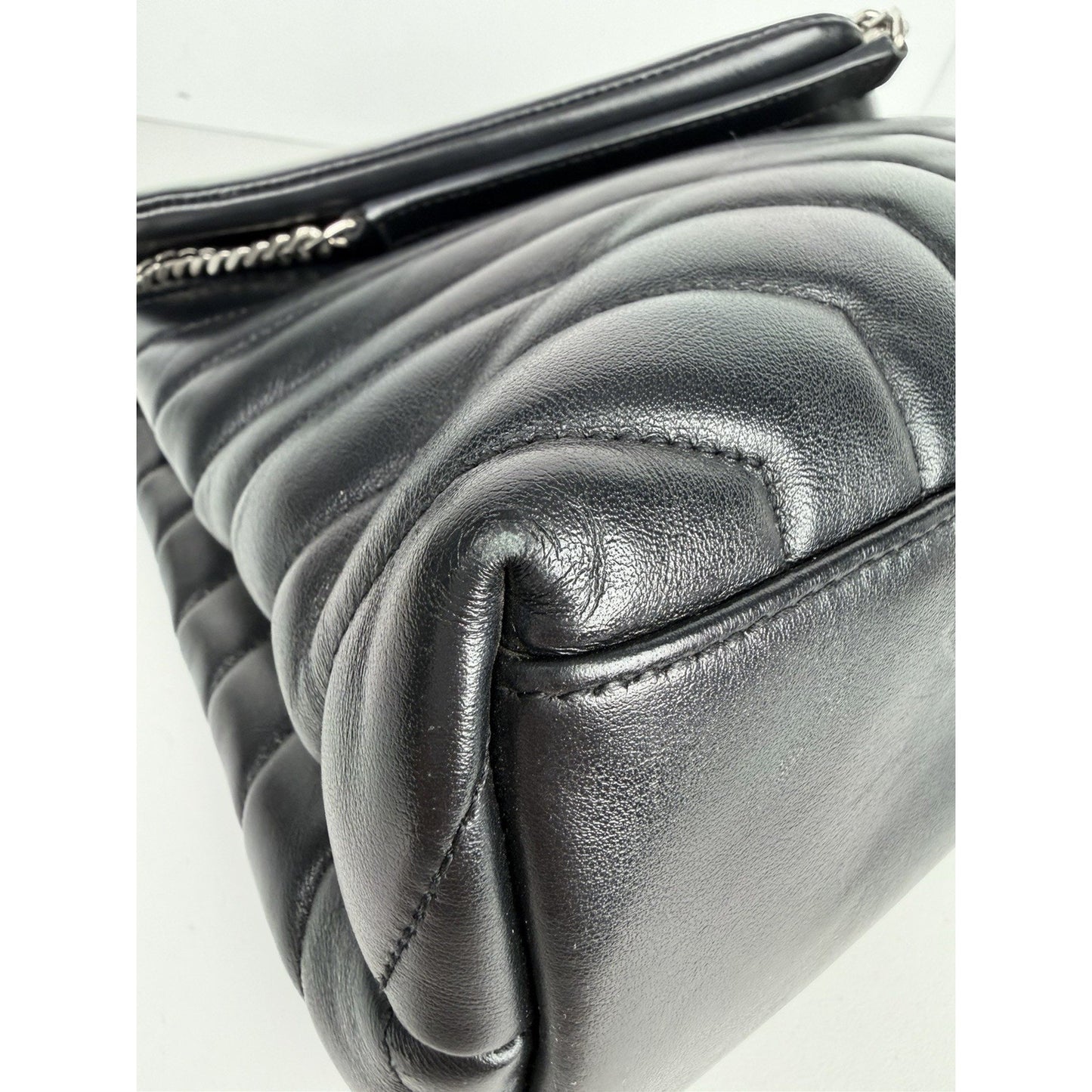 Saint Laurent Toy Loulou Shoulder Bag in Black Quilted Leather Medium R1