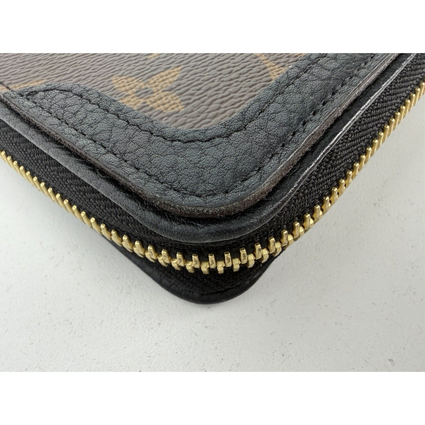 Louis Vuitton Monogram Daily Organizer Coated Canvas & Leather Corners 2015 S11
