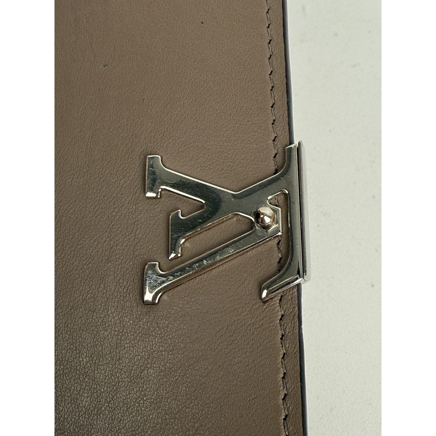 LOUIS VUITTON Portefeuille Capucines Compact Wallet Leather Pink