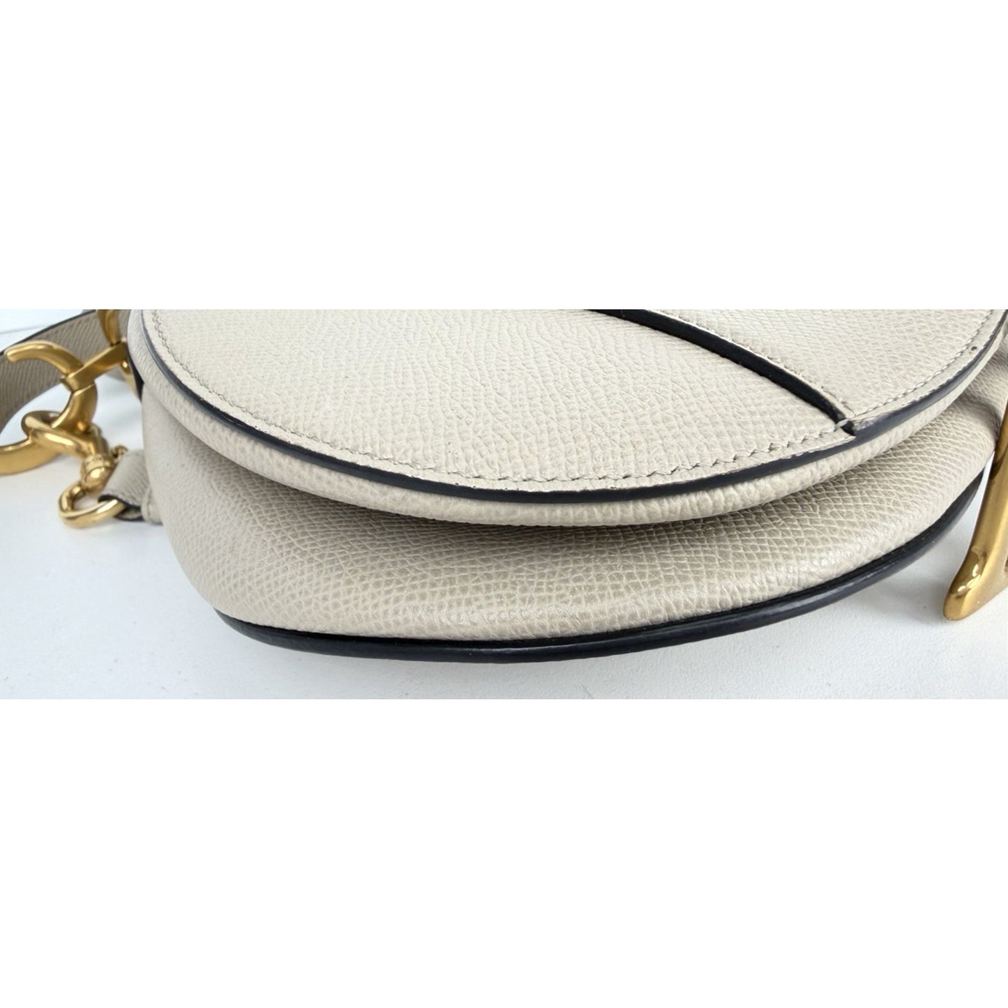 Christian Dior Saddle Medium Bag in Warm Taupe Grained Calfskin Leather 2023 E-3