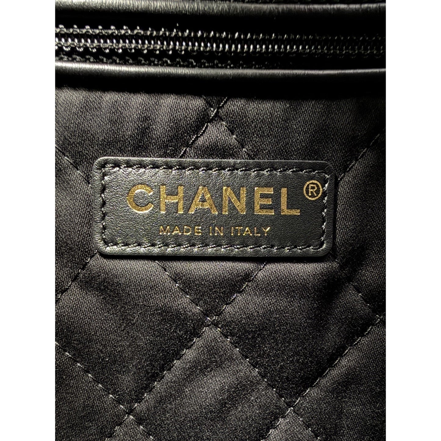 Chanel 22 Medium Handbag in Black Quilted Calfskin Leather NFC B2