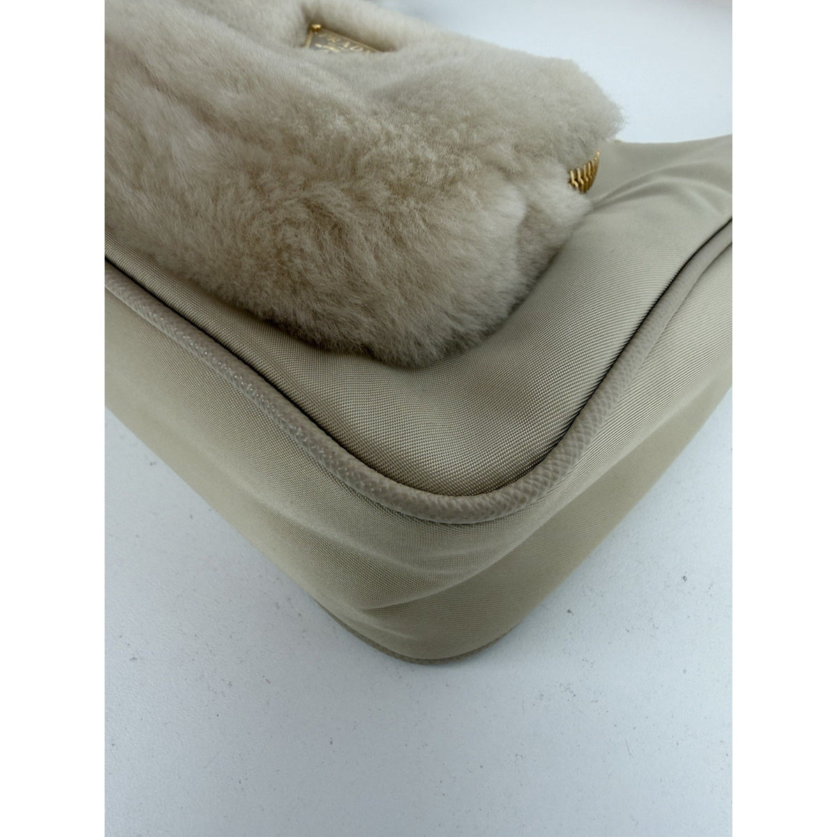 Prada Re-Edition 2005 Chain Shoulder Bag in Beige Nylon with Real Fur Accents E3