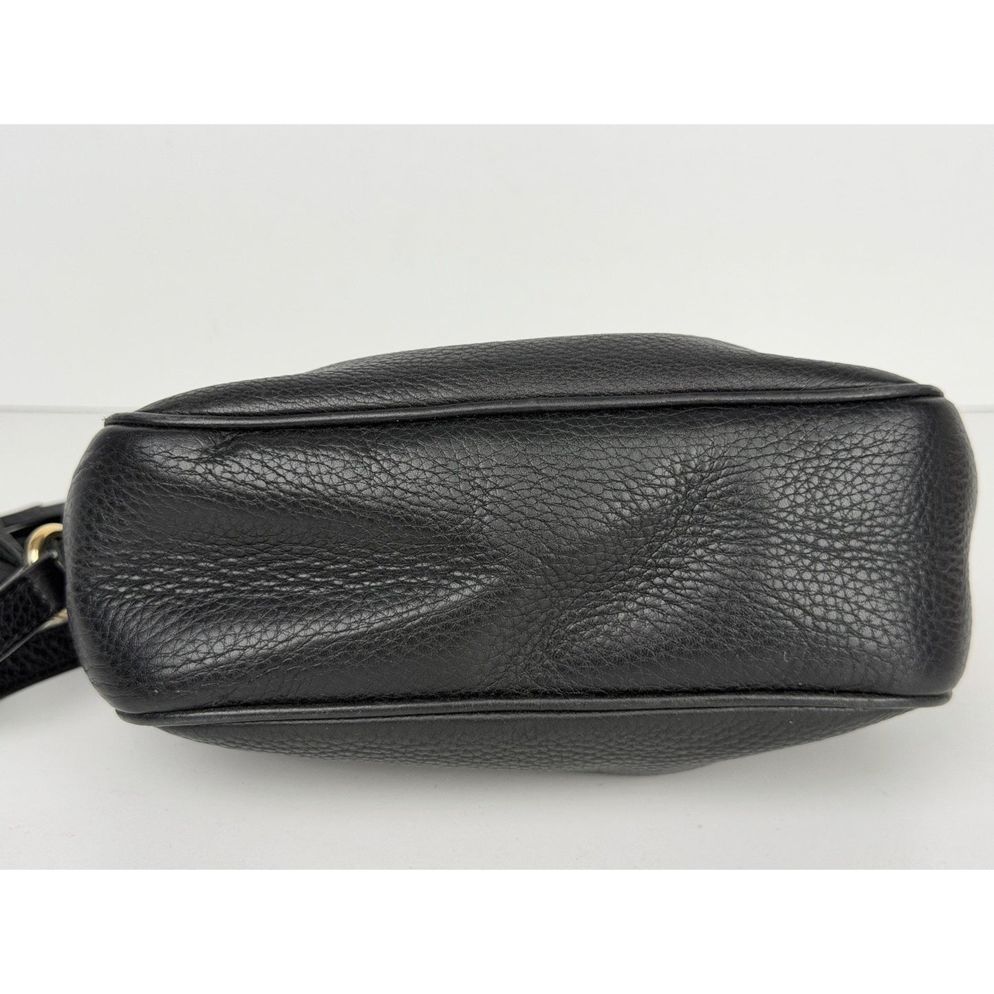 Gucci Soho Small Disco Shoulder Bag in Black Pebbled Calfskin Leather S19