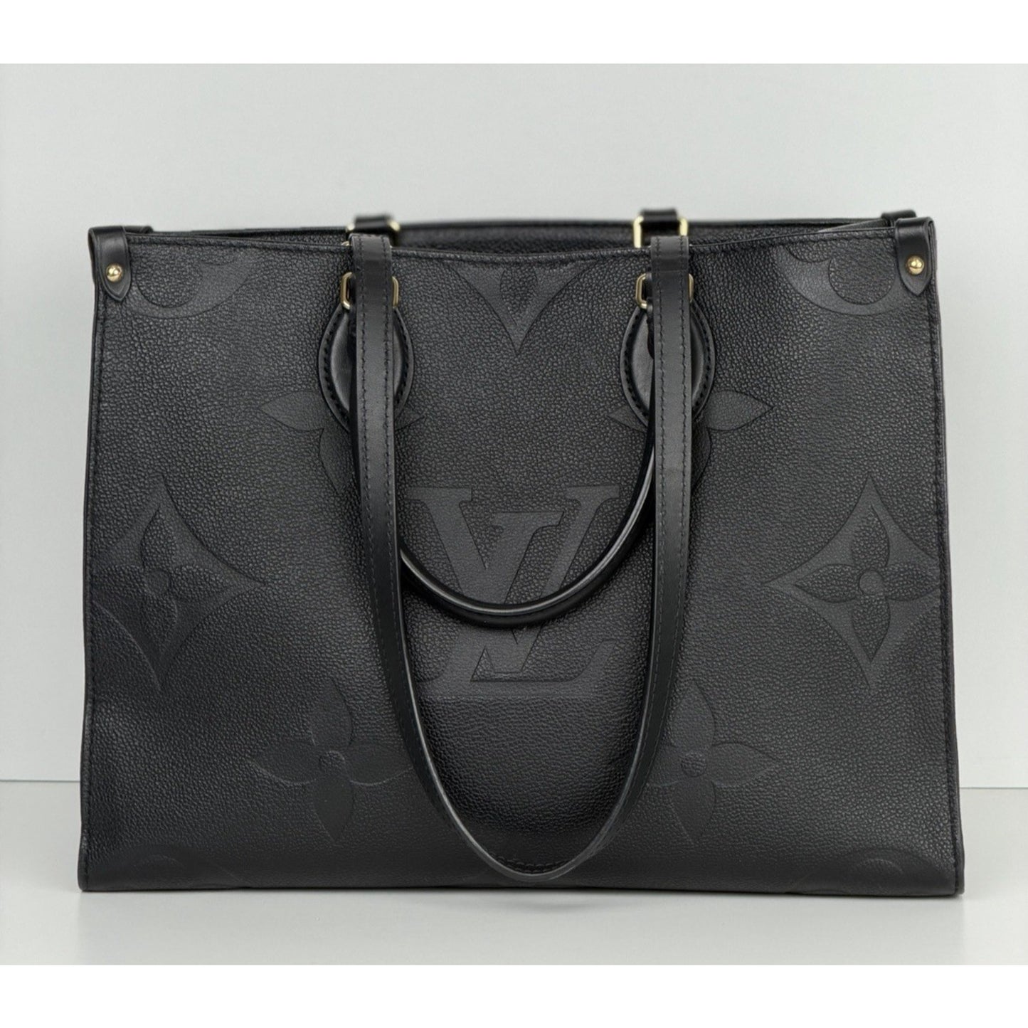 Louis Vuitton OnTheGo MM Bag Tote in Black Leather Embossed Monogram NFC F1