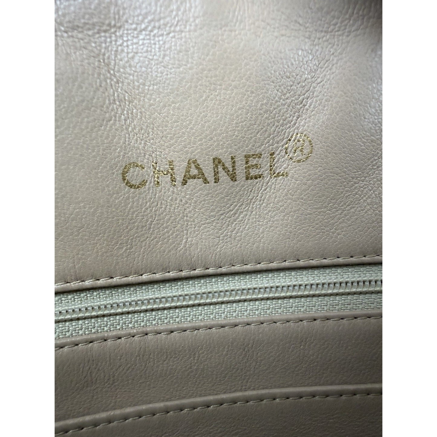 Chanel Chevron Camera Shoulder Bag Vintage in Beige Leather 1989 – 1991 S04