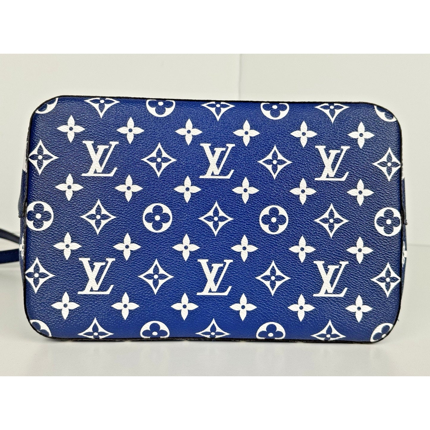 Louis Vuitton NeoNoe MM Bucket Bag in Blue Escale Monogram Canvas D-7