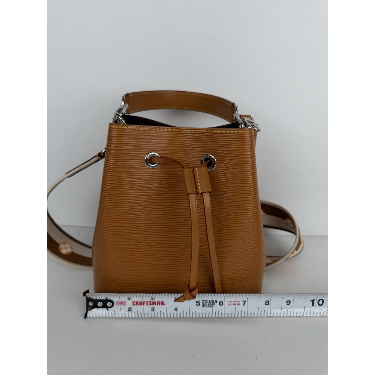 Louis Vuitton Neonoe Bucket Shoulder Bag BB in Gold Miel Epi Leather NFC C-7