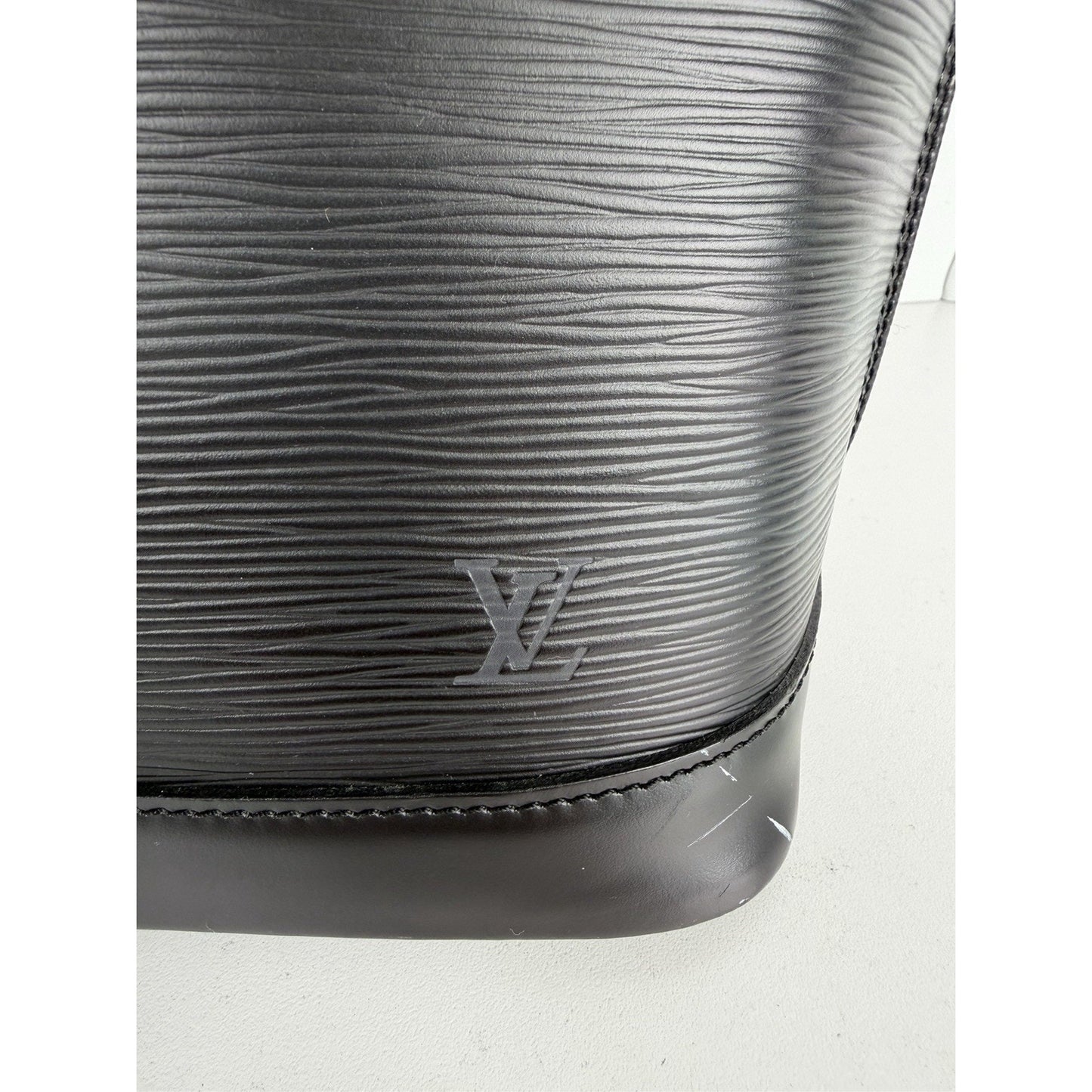 Louis Vuitton Alma PM Top Handle Bag Vintage in Black Epi Leather 2000 S-04