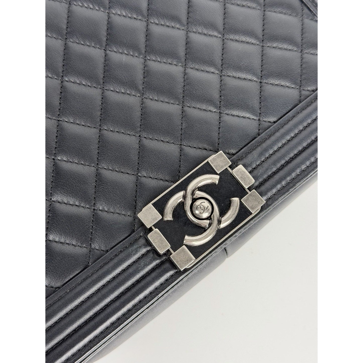 Chanel Boy Shoulder Medium Bag in Black Quilted Leather 2014-2015 B4