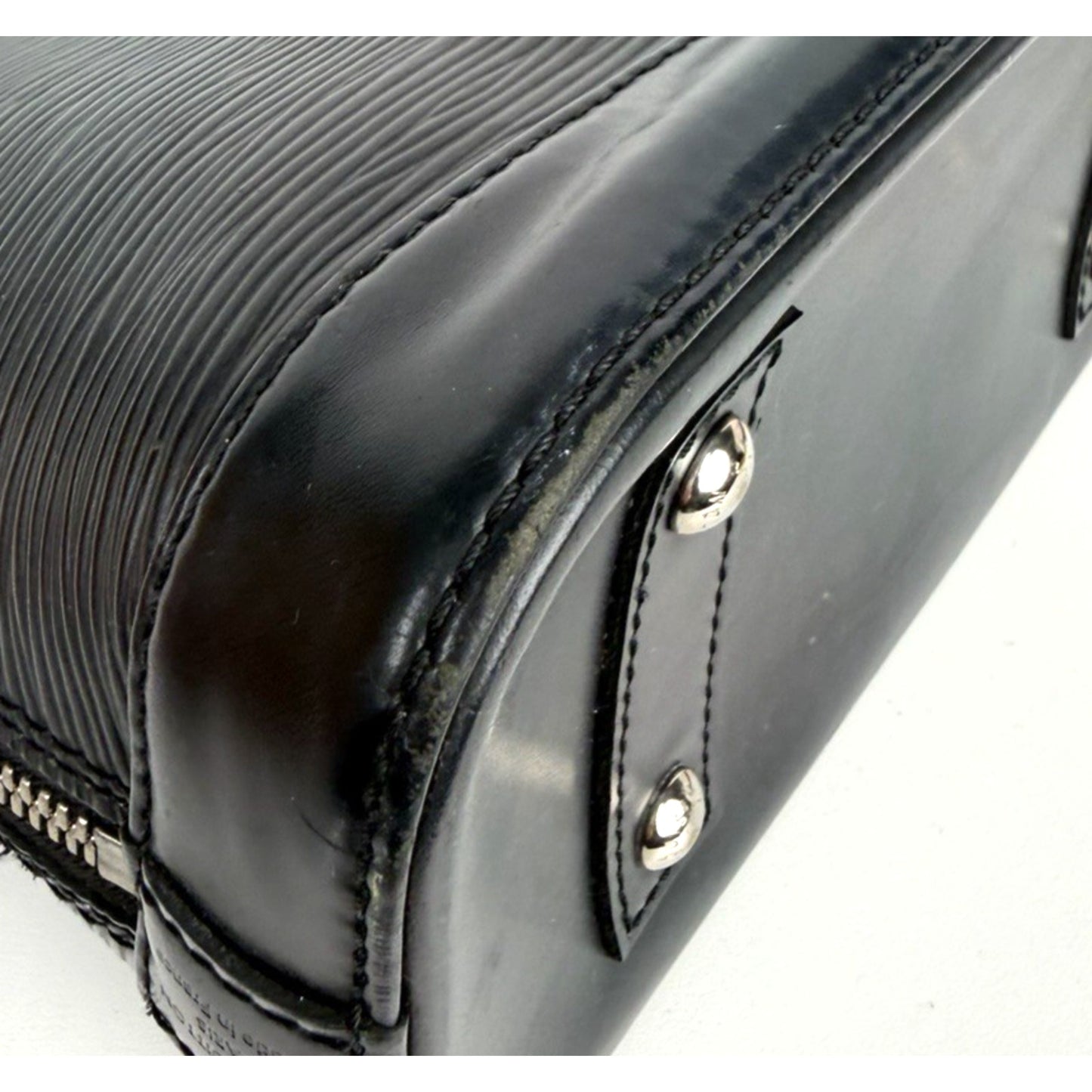 Louis Vuitton Alma BB Bag in Black Textured Epi Leather 2019 S-05