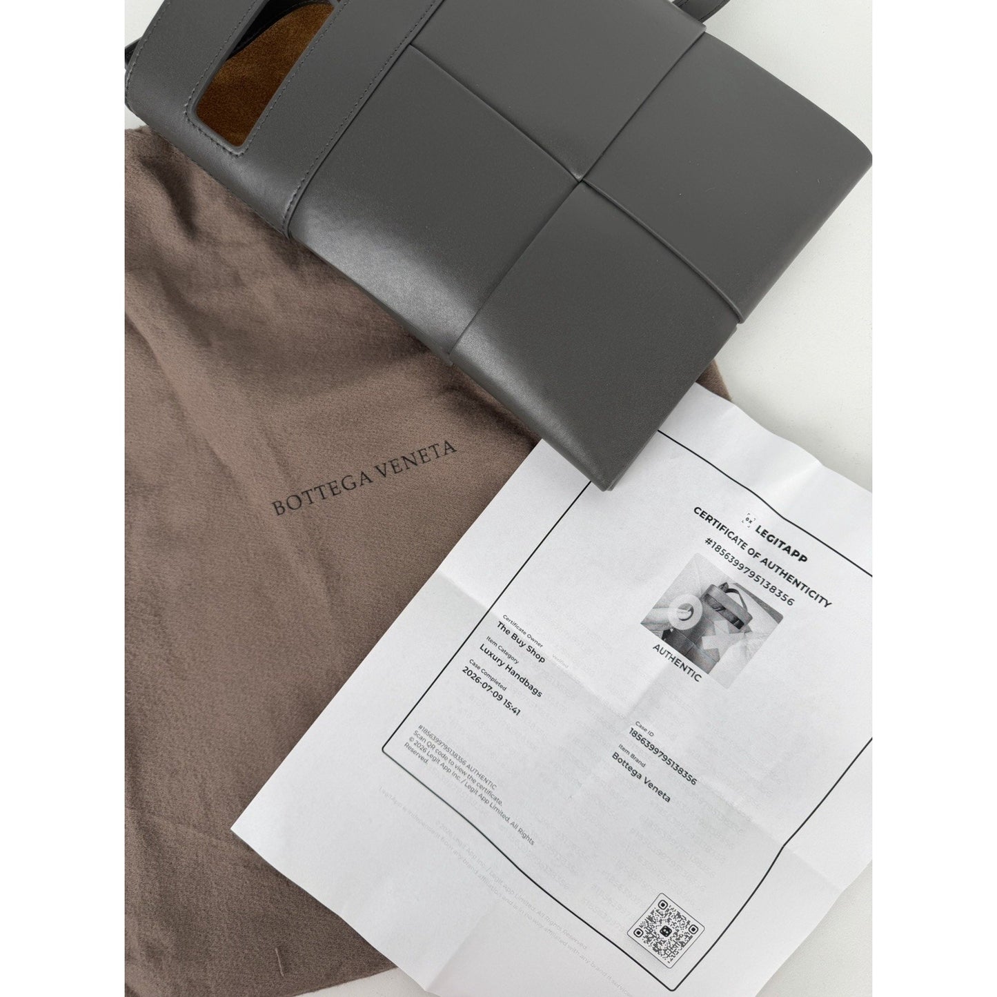 Bottega Veneta Messenger Crossbody Bag in Gray Intrecciato Leather S06