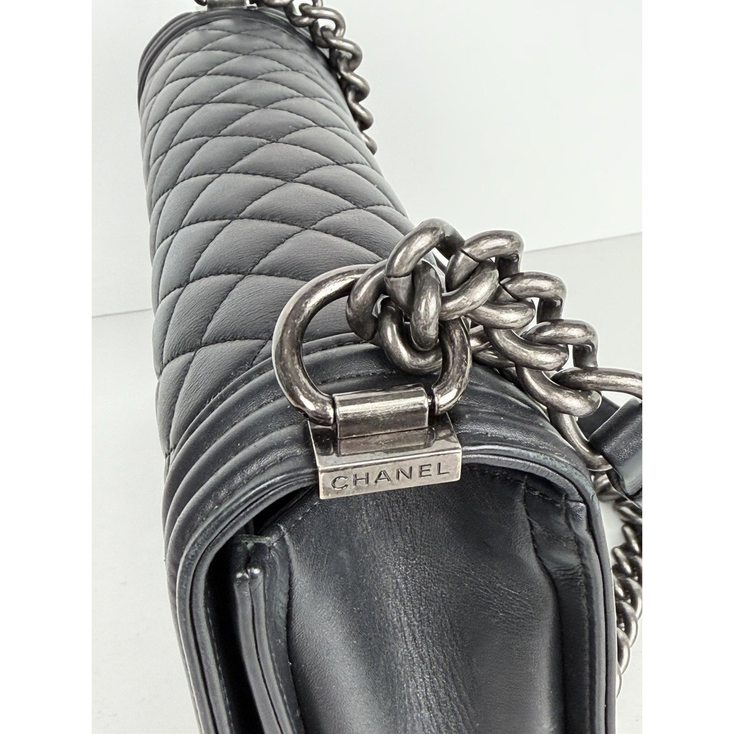 Chanel Boy Shoulder Medium Bag in Black Quilted Leather 2014-2015 B4
