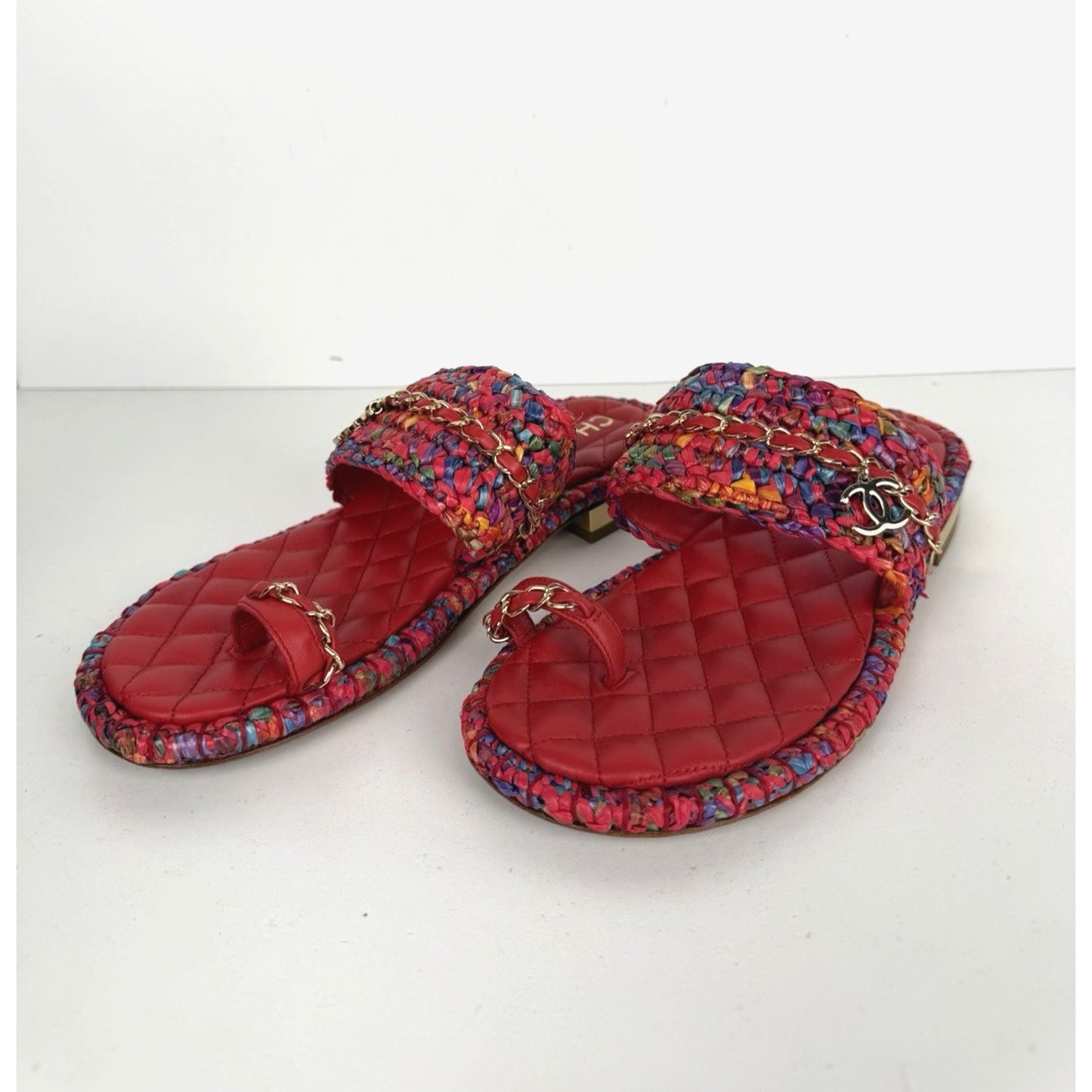 Chanel 20S CC Toe Ring Flat Sandals Multicolor Raffia & Red Leather Chain US 8