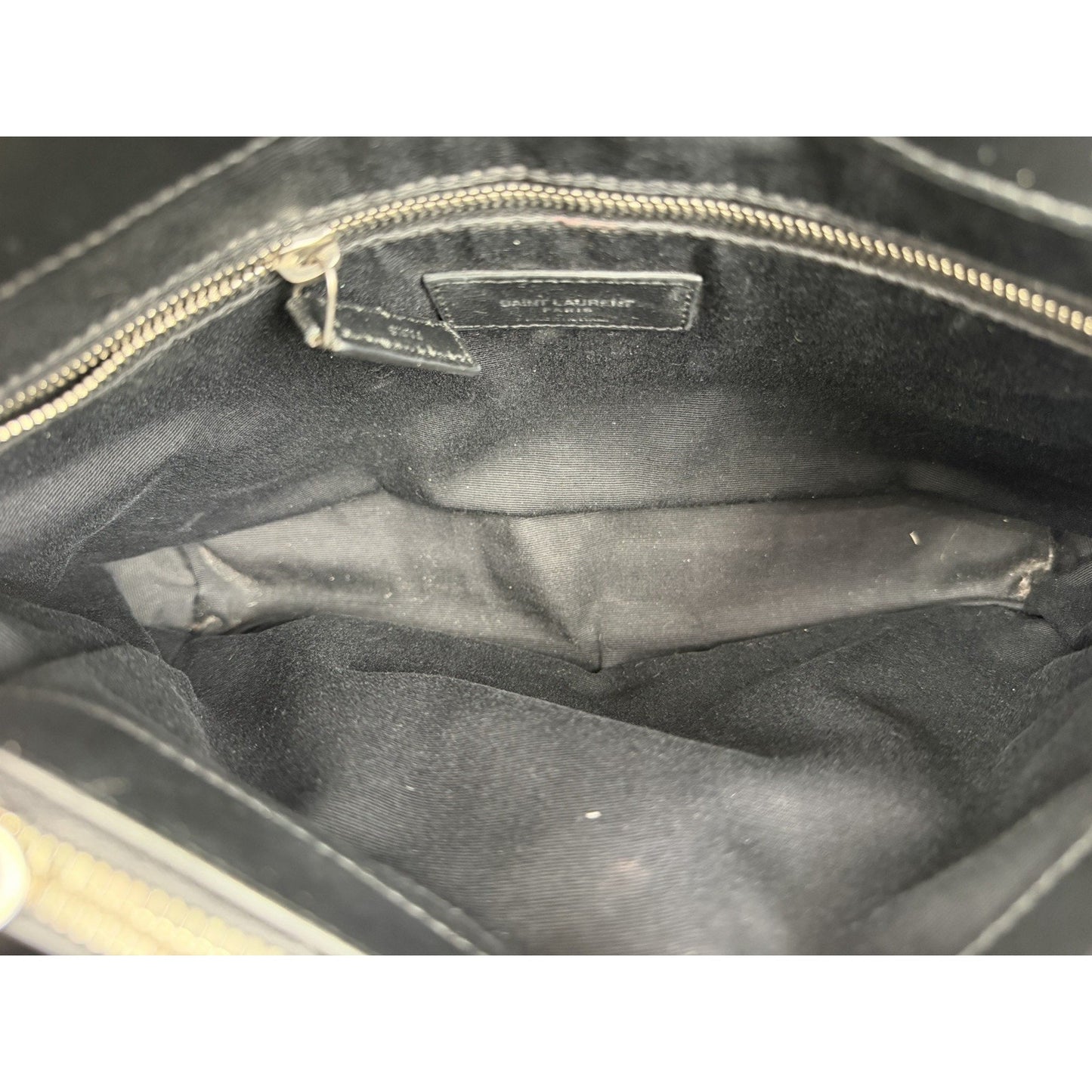 Saint Laurent Toy Loulou Shoulder Bag in Black Quilted Leather Medium R1