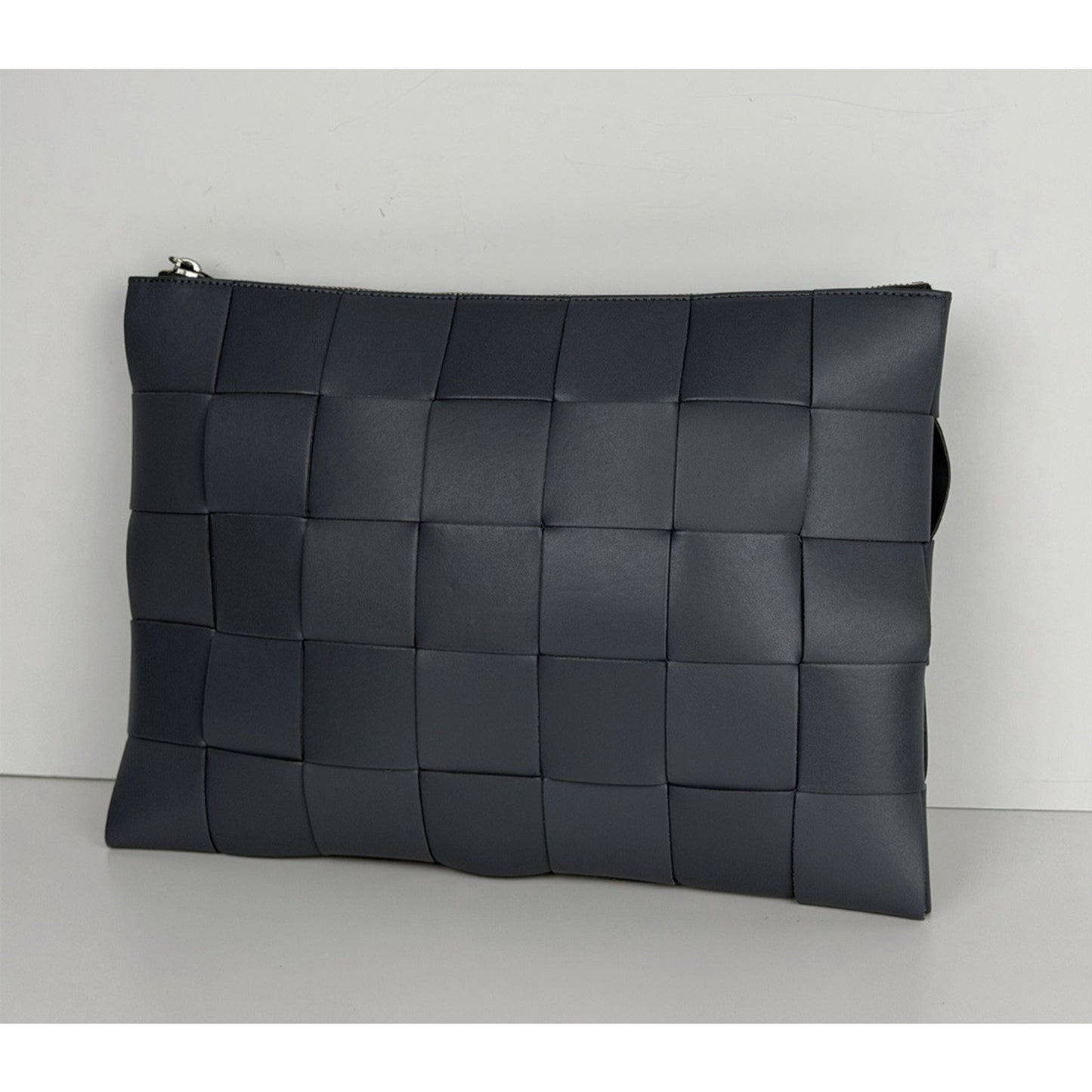 Bottega Veneta Grey Cassette Intrecciato Zip Pouch in Gray Leather S09