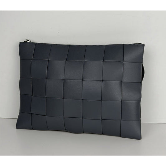 Bottega Veneta Grey Cassette Intrecciato Zip Pouch in Gray Leather S09