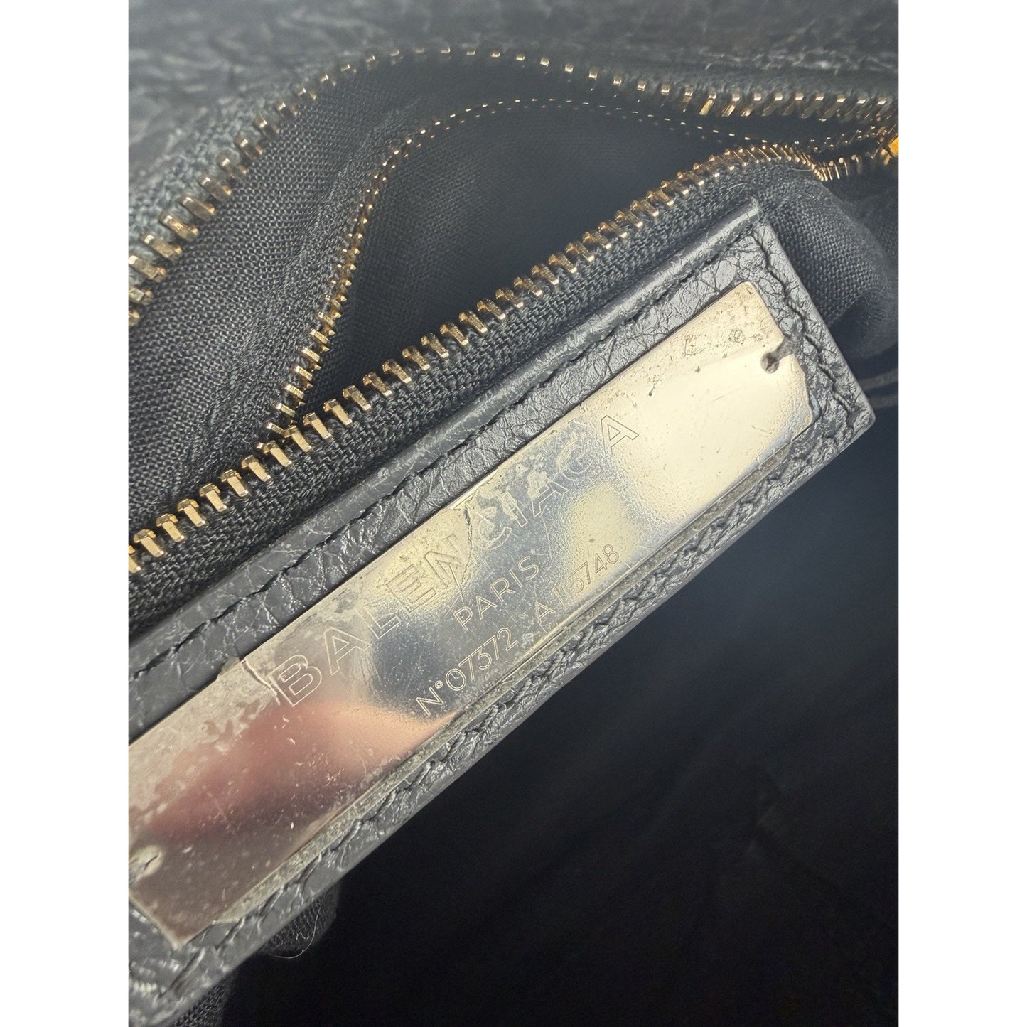 Balenciaga Classic City Shoulder Bag in Gray Textured Leather Medium S