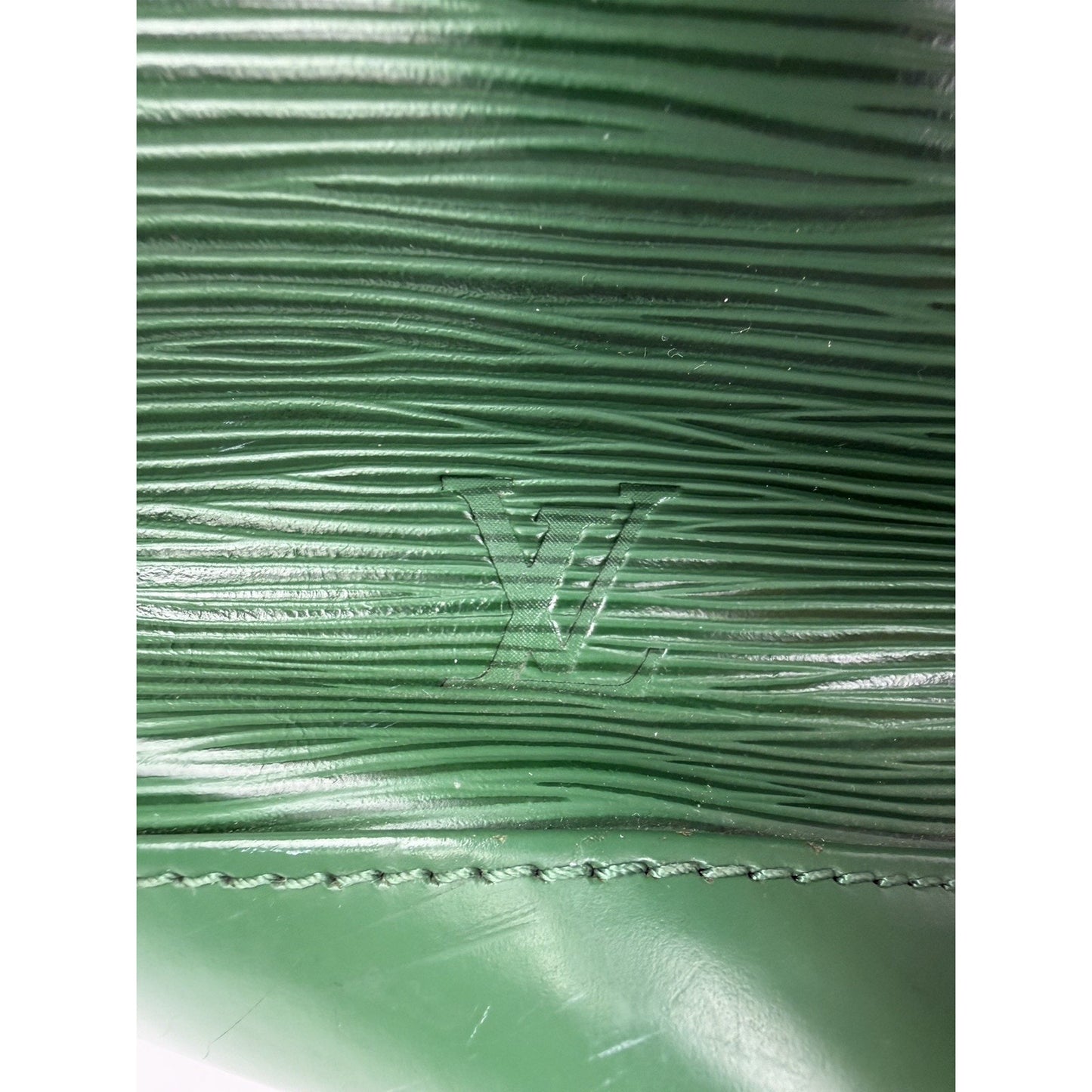 Louis Vuitton NeoNoe Shoulder Bag MM in Green Epi Leather 2013 S