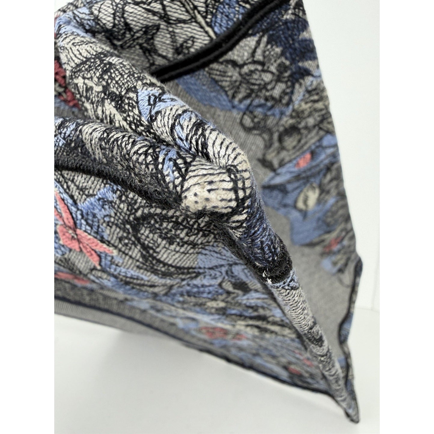 Christian Dior Book Tote Bag Large in Blue Embroidered "Jardin Magique" 2022 C5