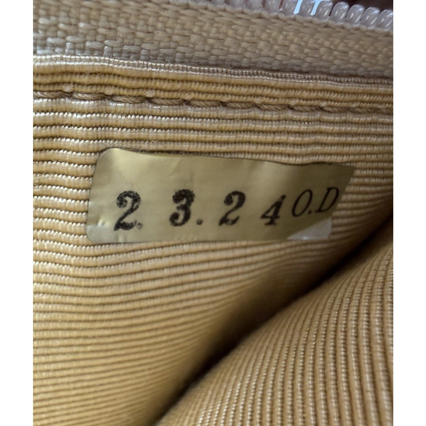 Chanel Chevron Camera Shoulder Bag Vintage in Beige Leather 1989 – 1991 S04