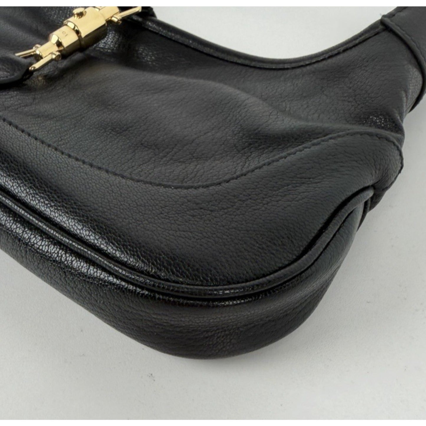Gucci Jackie Slim 1961 Shoulder Bag in Black Textured-Leather D2