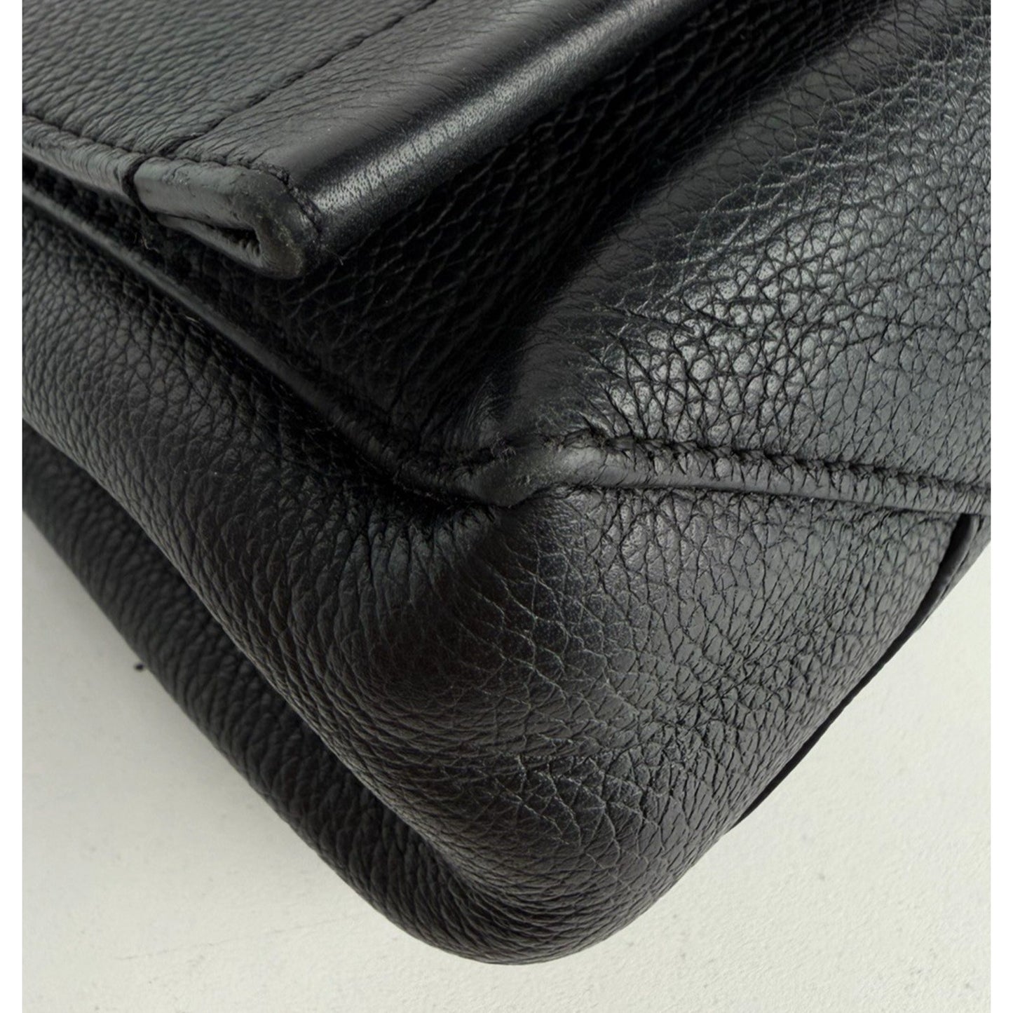 Louis Vuitton Lockme II BB Handbag in Black Pebbled Leather 2016 S-10