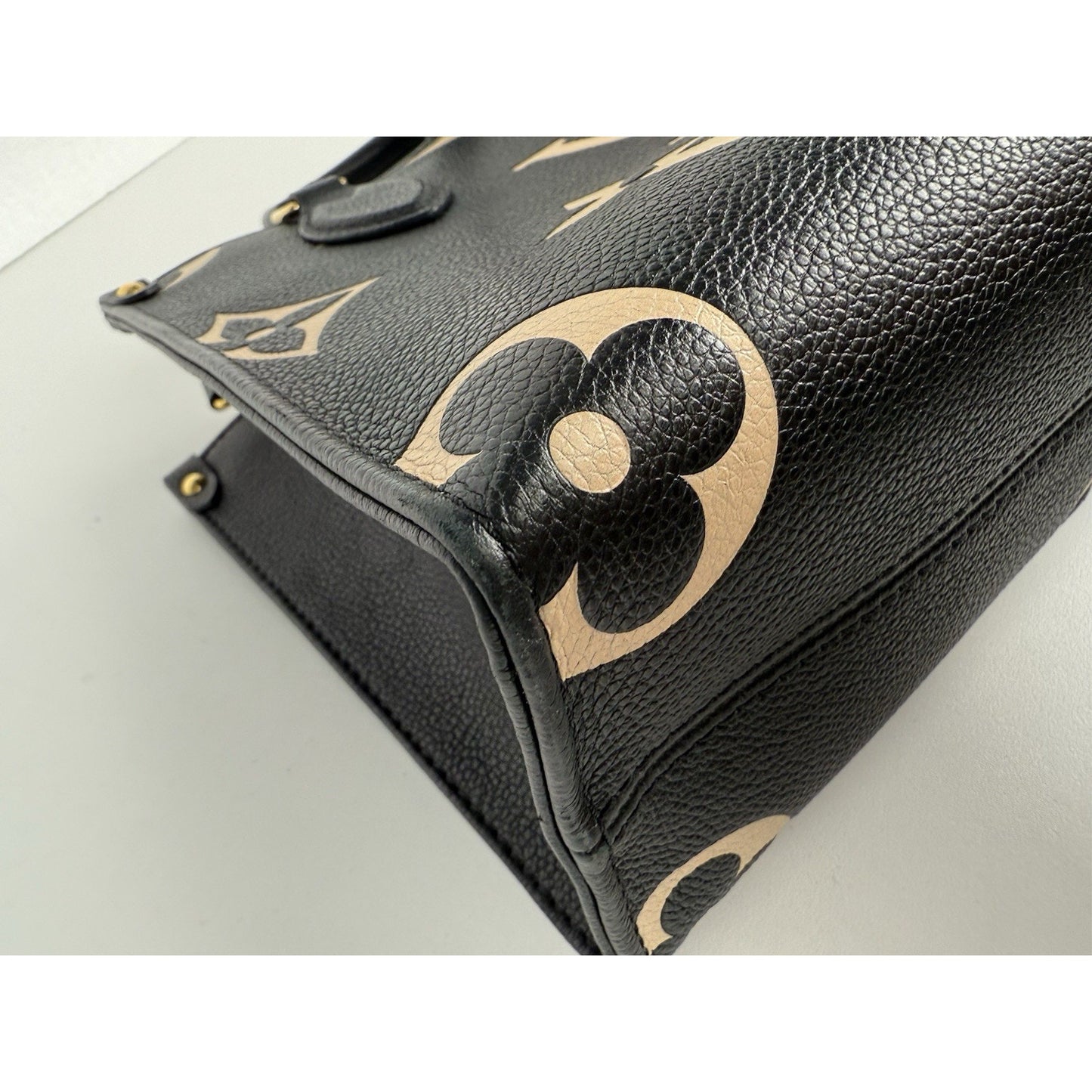 Louis Vuitton On The Go Handbag Pm Size Monogram Empreinte Bicolor