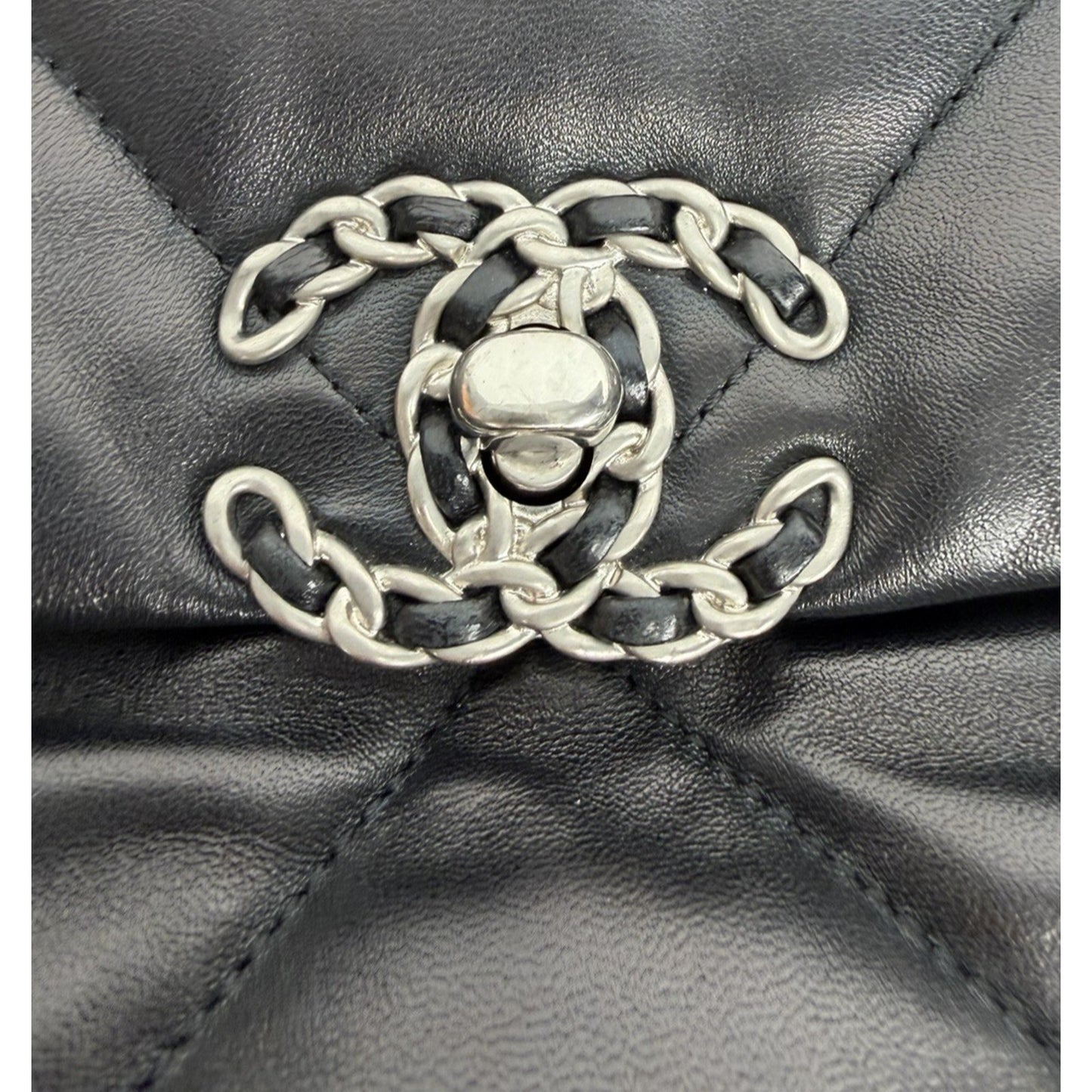 Chanel 19 Flap Maxi Bag in Black Lambskin Leather Two-Tone HW 2022 E8