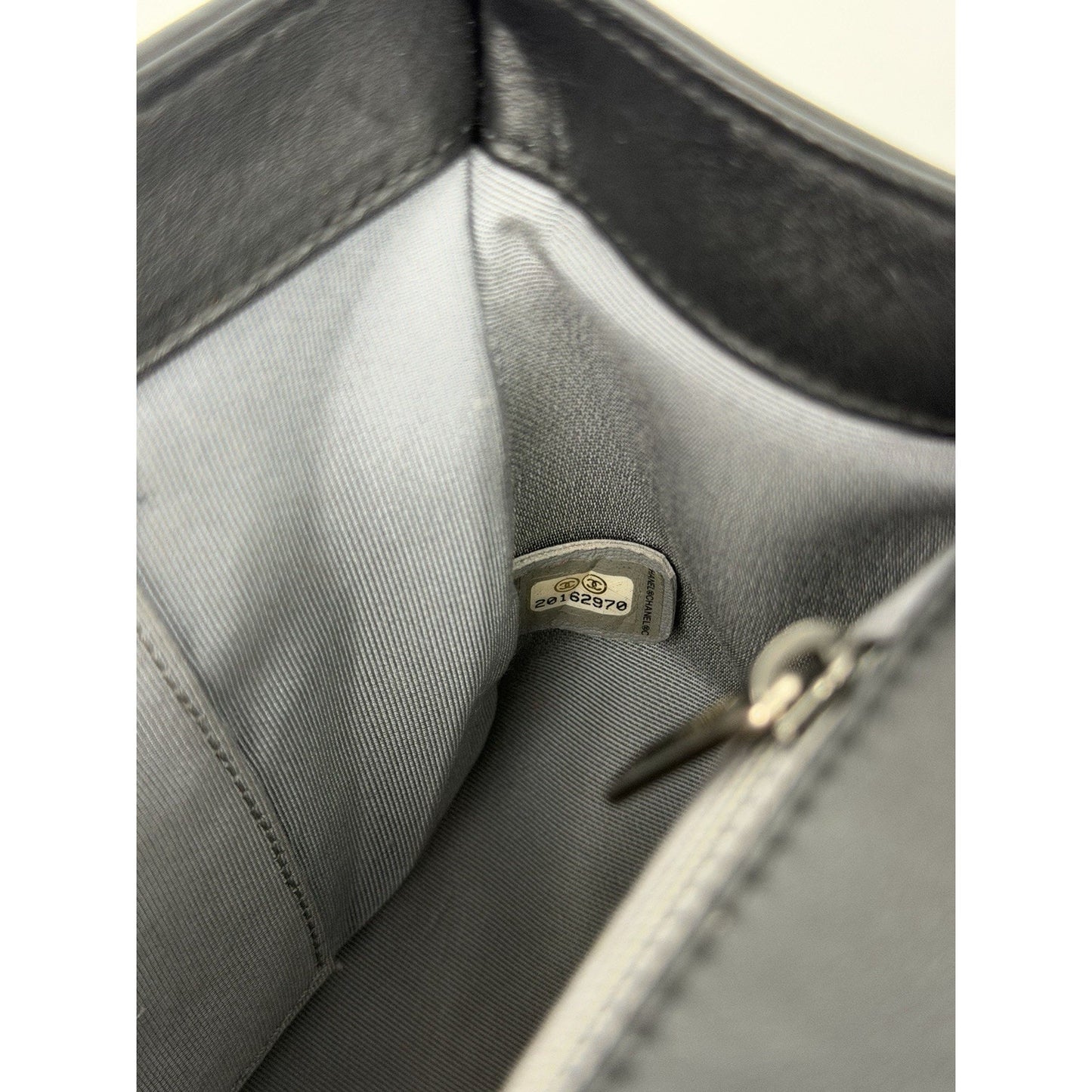 Chanel Boy Shoulder Medium Bag in Black Quilted Leather 2014-2015 B4