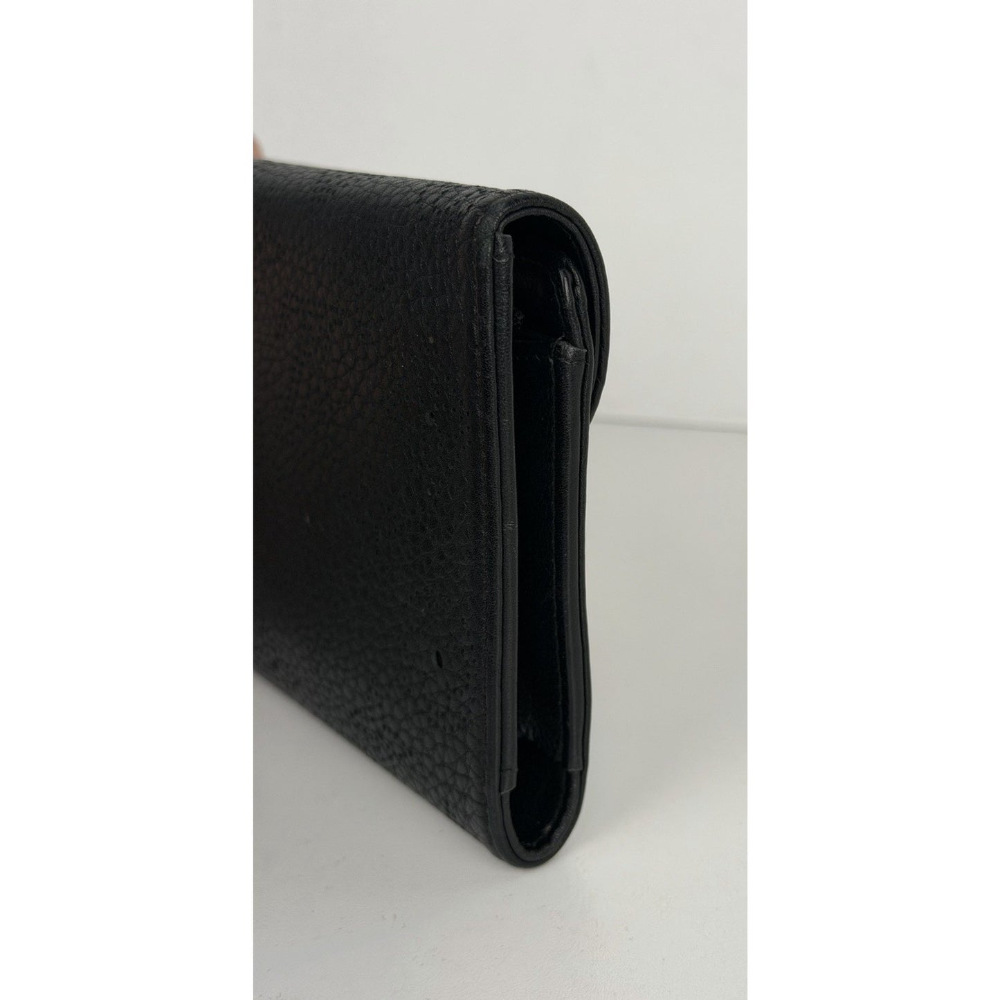 Louis Vuitton Mahina Amelia Wallet Textured Leather & Gold-tone PushLock K1