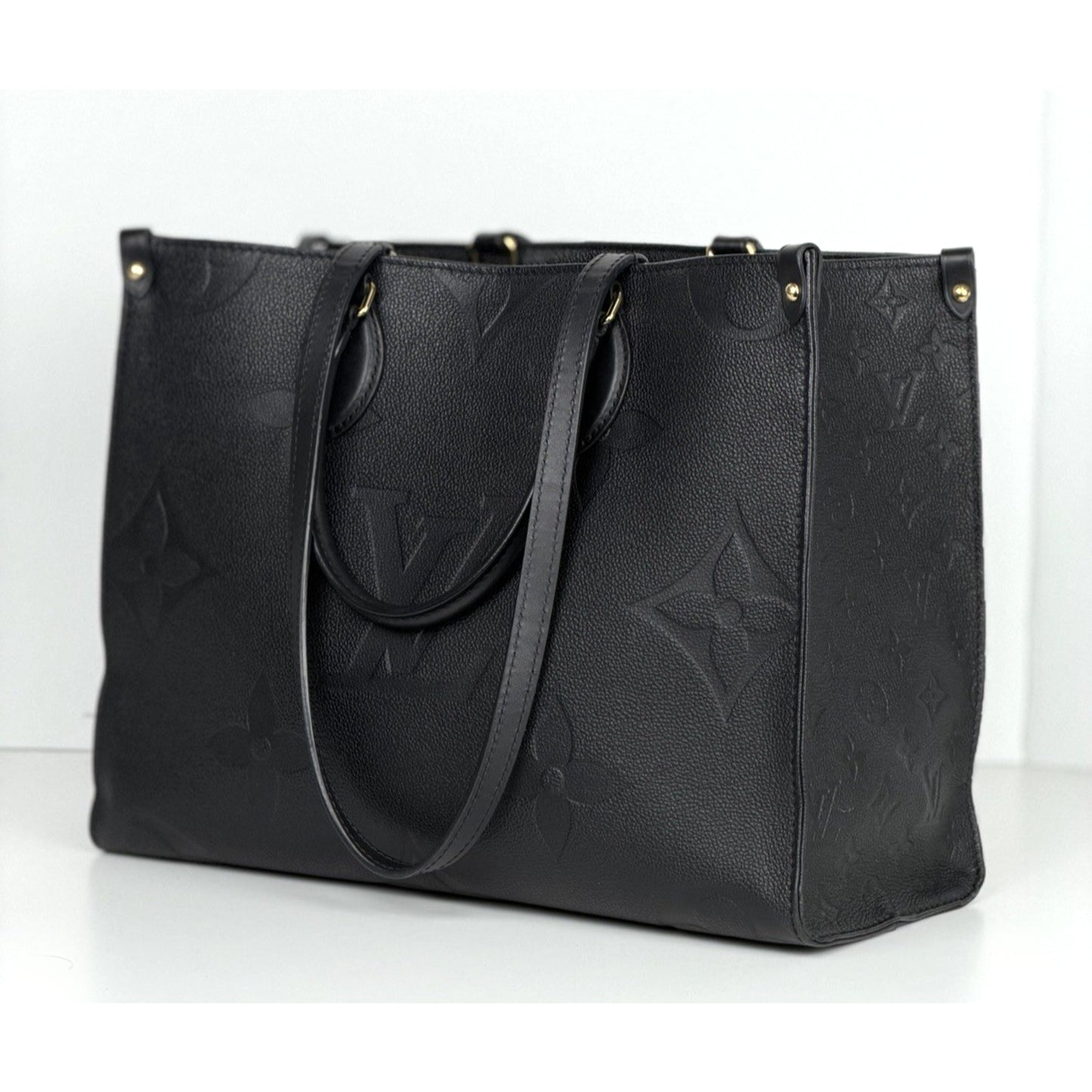 Louis Vuitton OnTheGo MM Bag Tote in Black Leather Embossed Monogram NFC F1