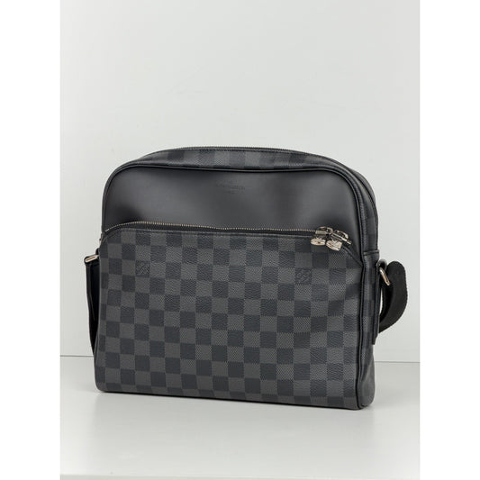 LOUIS VUITTON Damier Graphite Dayton Reporter Messenger Bag Black (2018)